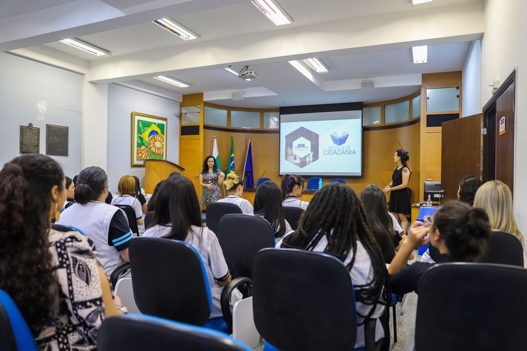 Visita Orientada das Estudantes do Colégio Estadual Costa Viana